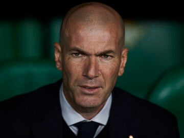 Zidane, en el banquillo del Villamarín en su segunda etapa el Real Madrid 
