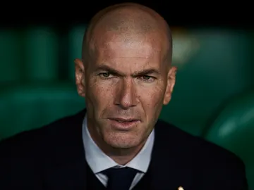 Zidane, en el banquillo del Villamarín en su segunda etapa el Real Madrid Zidane, en el banquillo del Villamarín en su segunda etapa el Real Madrid