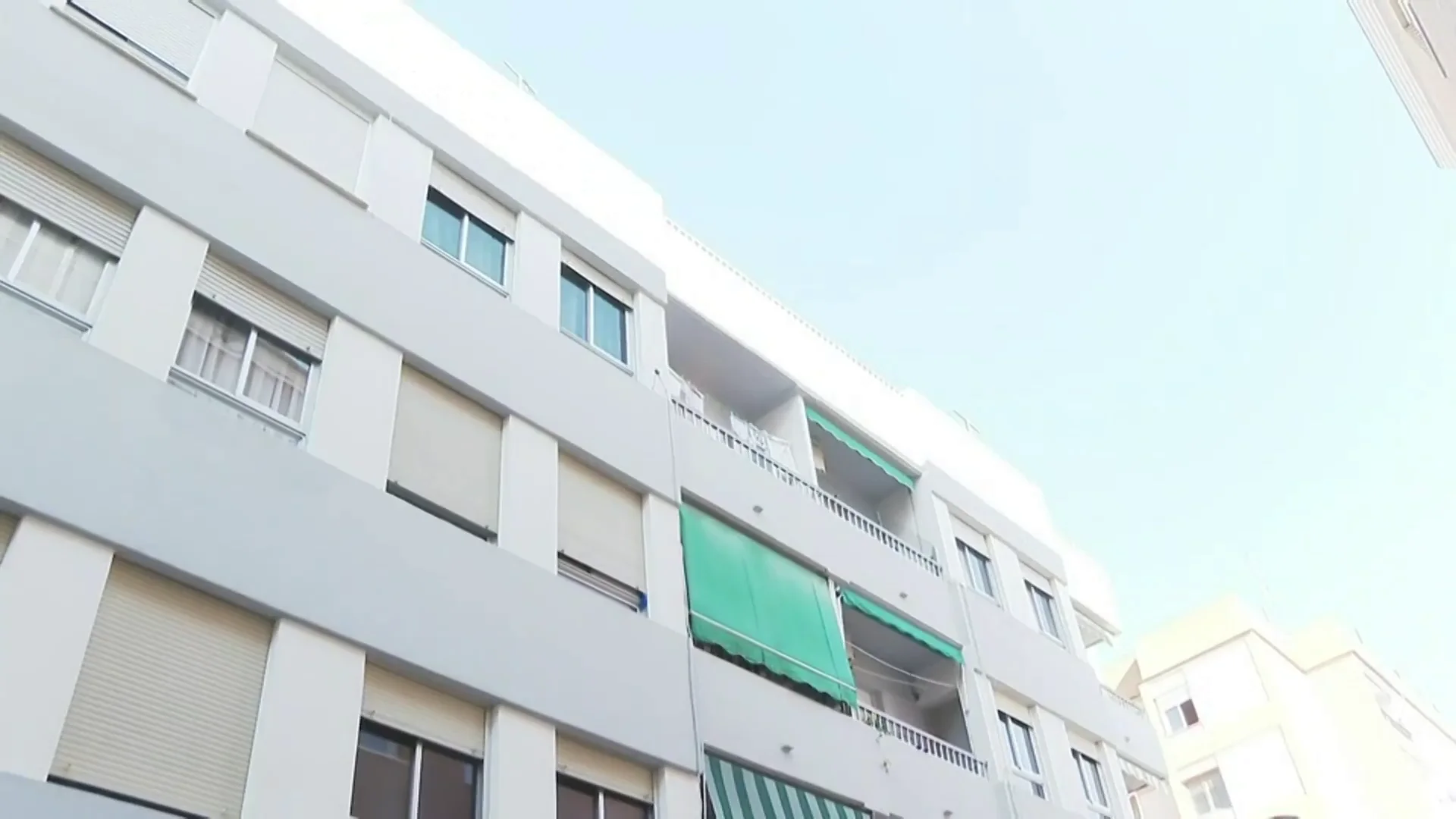Edificio desde el que se ha precipitado el bebé Sucesos