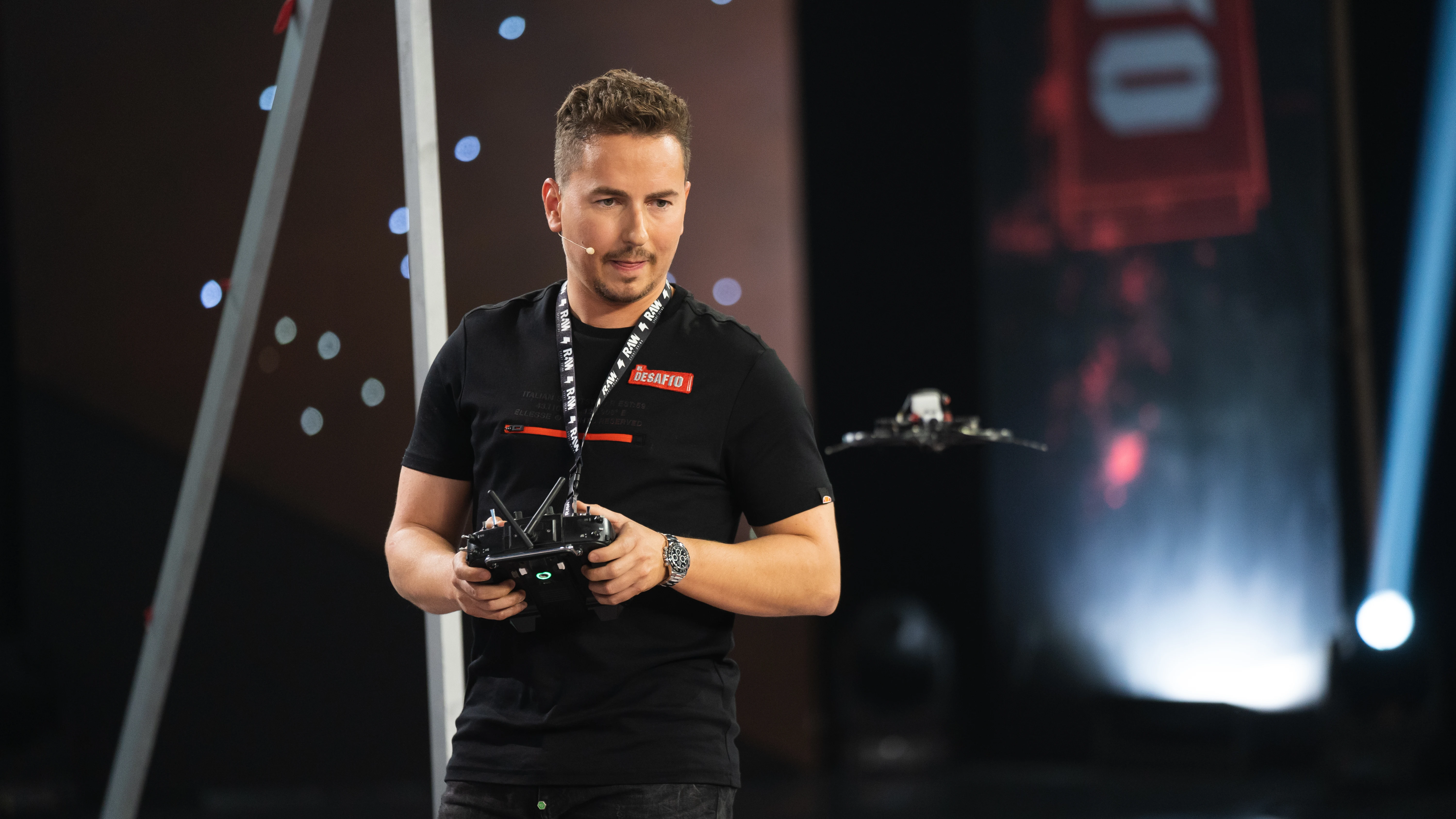 &iexcl;Cuidado! Jorge Lorenzo comete un fallo al pilotar el dron, &iquest;superar&aacute; el recorrido? 