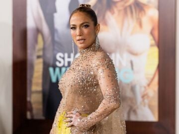 El vestido que Jennifer Lopez ha copiado a la actriz Jennifer Coolidge ('The White Lotus')