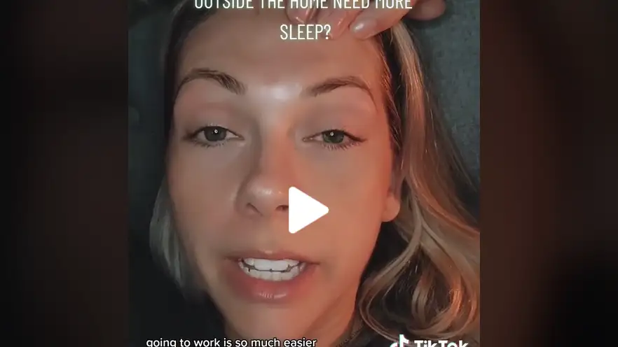 Polémica en tiktok tras la confesión de una madre: "Elegiría un día de trabajo a estar con mis hijos" Polémica en tiktok tras la confesión de una madre: "Elegiría un día de trabajo a estar con mis hijos"
