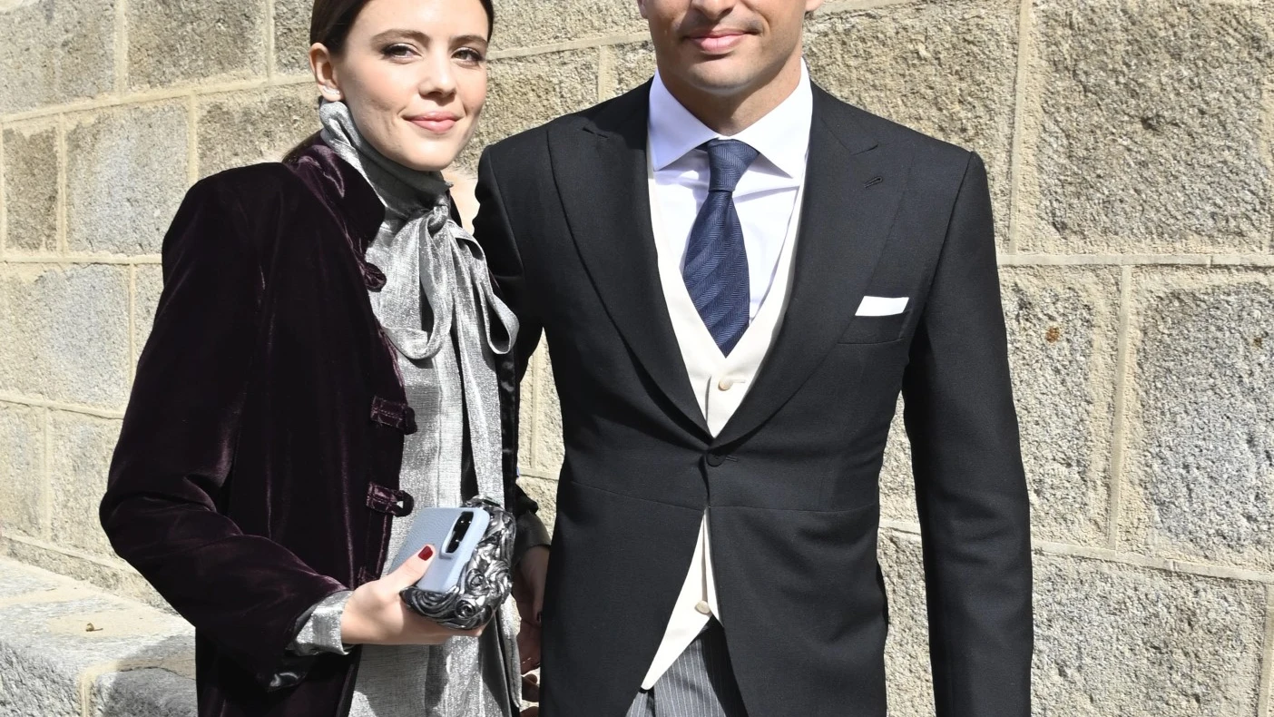 Carlos Sainz Jr. junto a su novia, Isabel Hernáez Carlos Sainz Jr. junto a su novia, Isabel Hernáez