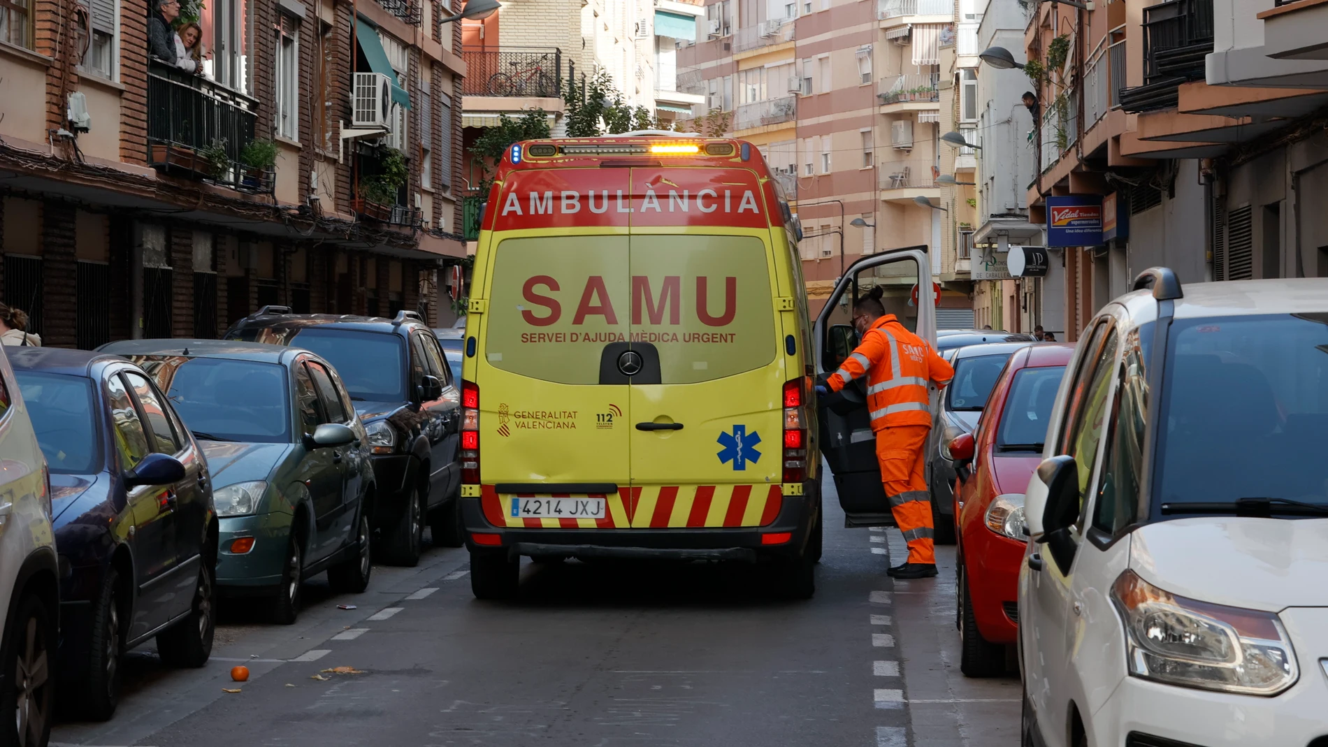 Foto de archivo de una ambulancia Foto de archivo de una ambulancia