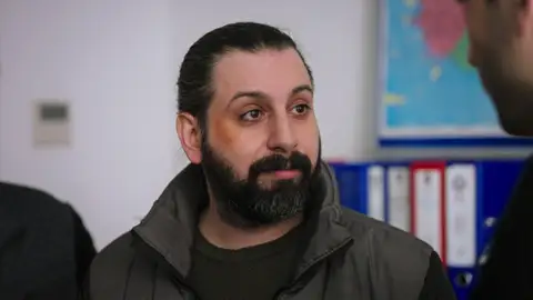 Ceylin empieza a sospechar de Niyazi: “La persona que cambió las muestras de ADN podría ser la misma que cometió el crimen” Ceylin empieza a sospechar de Niyazi: “La persona que cambió las muestras de ADN podría ser la misma que cometió el crimen”