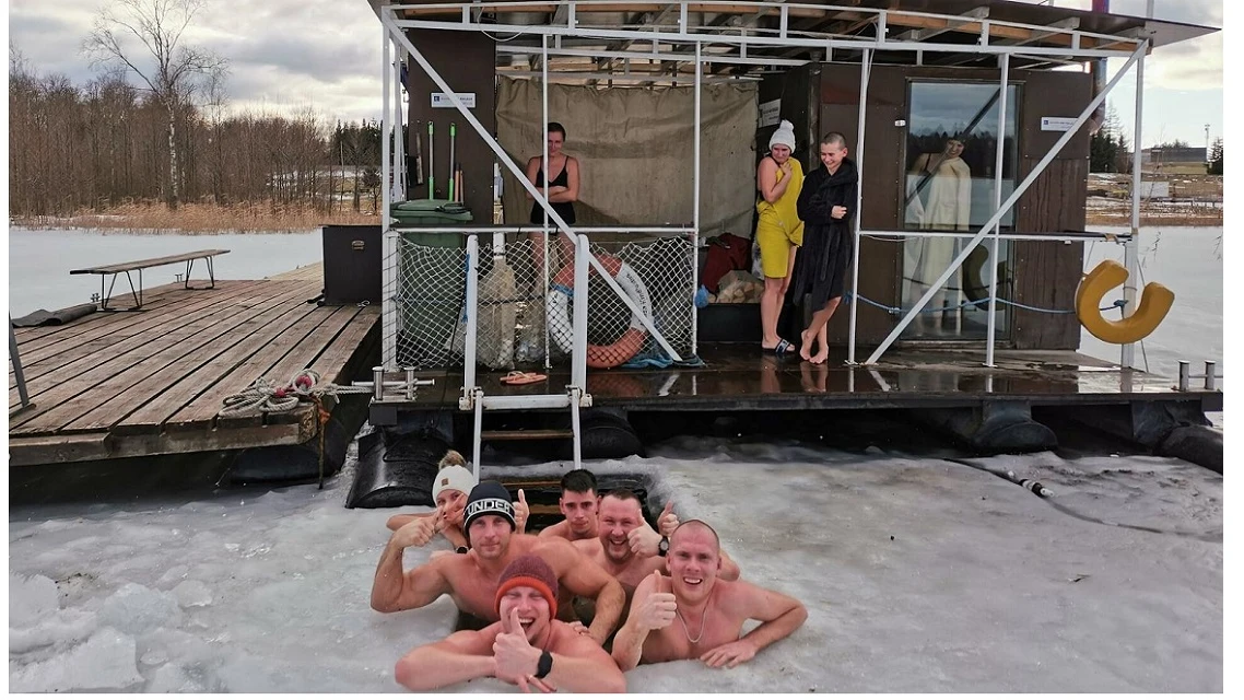 Participantes en la piscina de hielo Participantes en la piscina de hielo