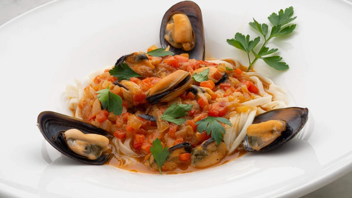 Fideos udón con mejillones al curry, de Arguiñano: "Una receta distinta que os va a encantar" Fideos udón con mejillones al curry, de Arguiñano: "Una receta distinta que os va a encantar"