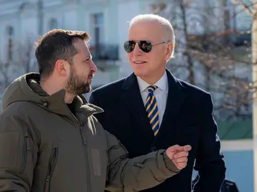 Joe Biden junto a Zelenski en Kyiv