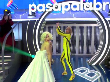 ¡Llega el Carnaval a ‘Pasapalabra’! Los nuevos invitados sorprenden con sus disfraces a ritmo de batucada