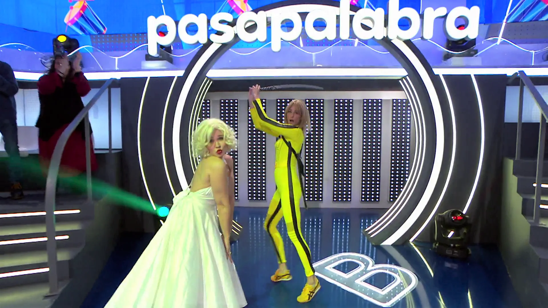 ¡Llega el Carnaval a ‘Pasapalabra’! Los nuevos invitados sorprenden con sus disfraces a ritmo de batucada ¡Llega el Carnaval a ‘Pasapalabra’! Los nuevos invitados sorprenden con sus disfraces a ritmo de batucada