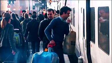 Quitarse los zapatos en el tren: ¿Aceptado por comodidad o es una falta de educación?