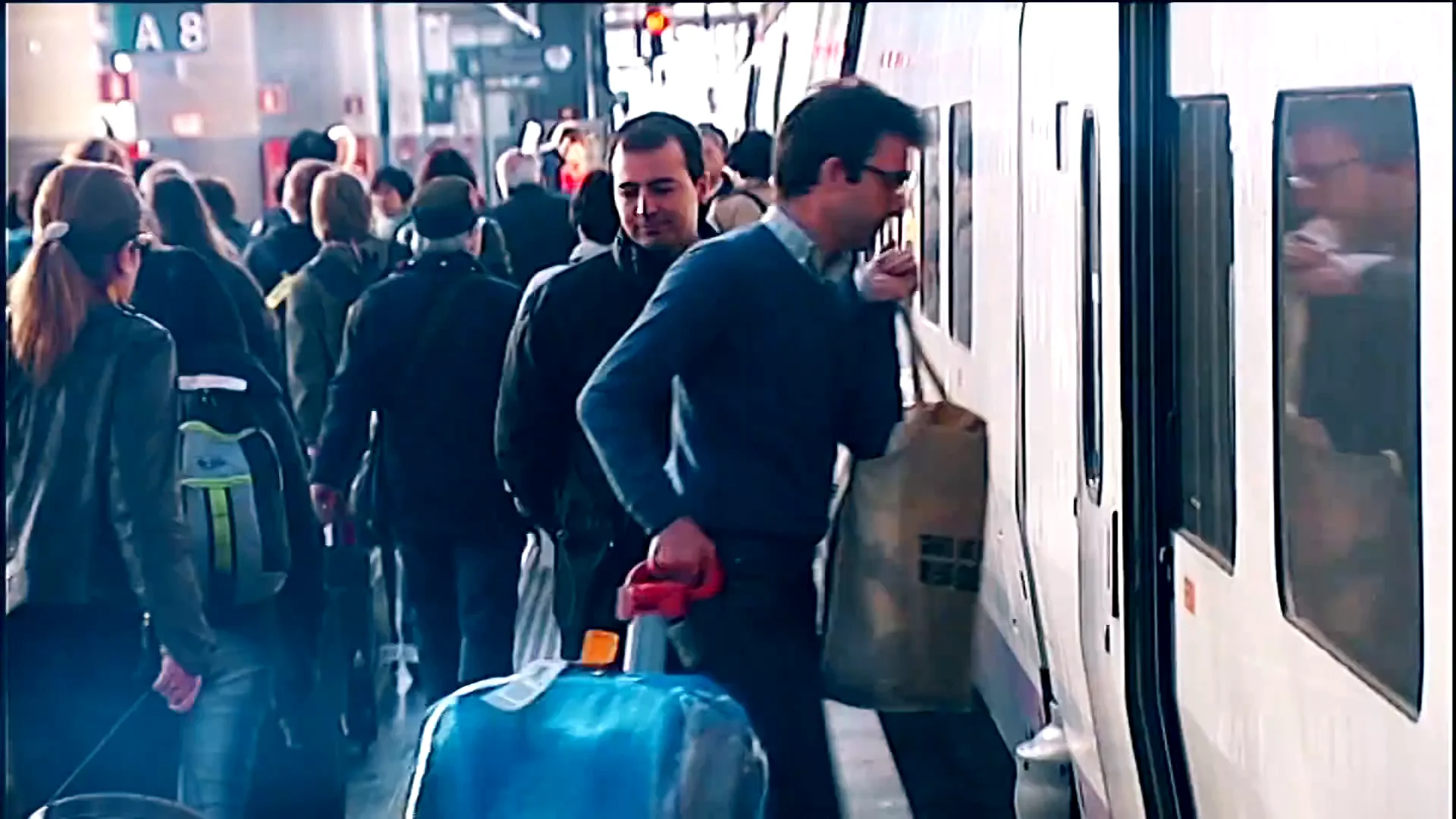 Quitarse los zapatos en el tren: &iquest;Aceptado por comodidad o es una falta de educaci&oacute;n?