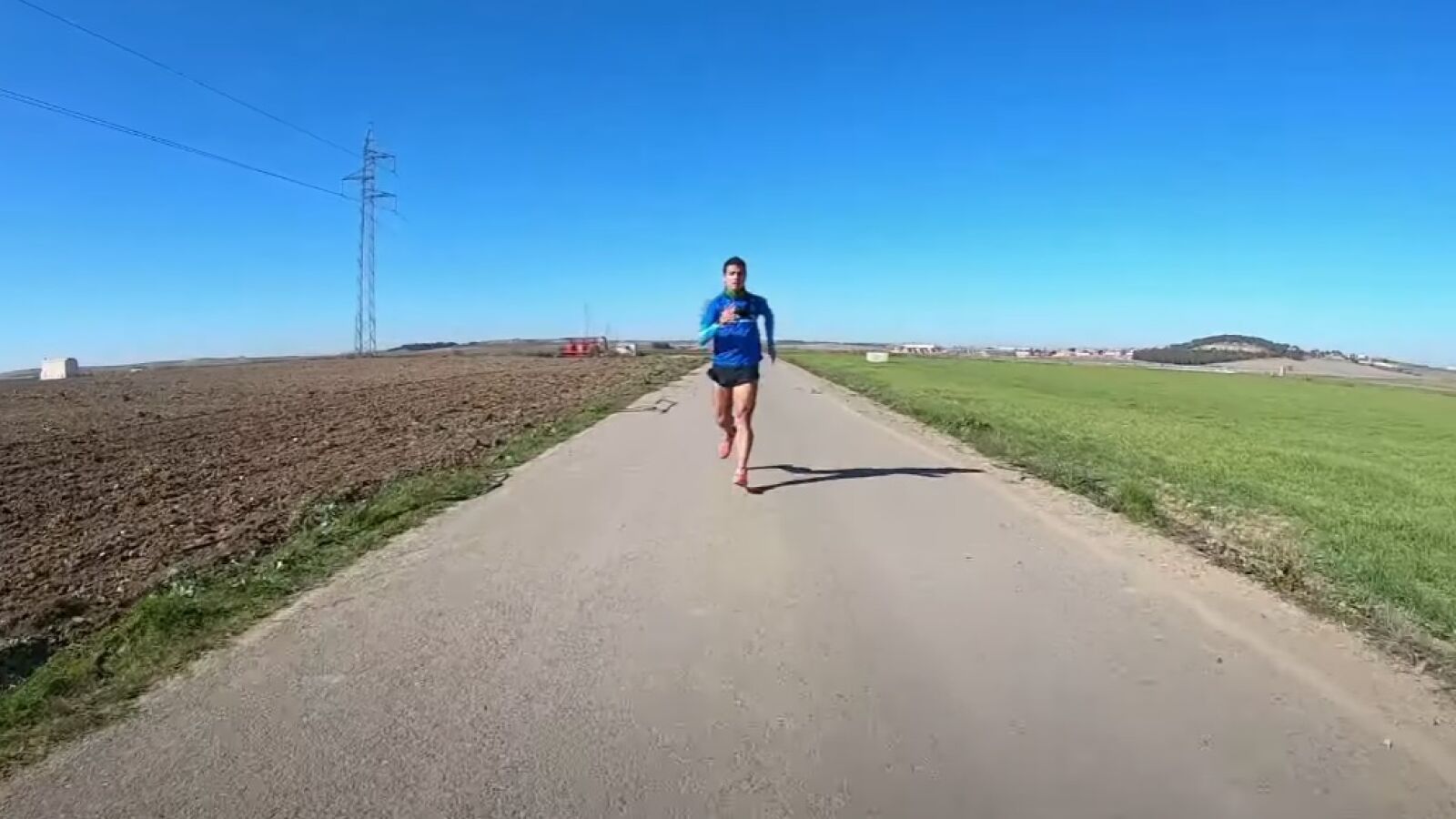 Nuevo récord Guinness de Christian López corriendo un kilómetro hacia atrás