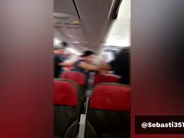El vídeo de la pelea en pleno avión en Chile El vídeo de la pelea en pleno avión en Chile
