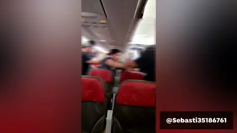 El vídeo de la pelea en pleno avión en Chile El vídeo de la pelea en pleno avión en Chile
