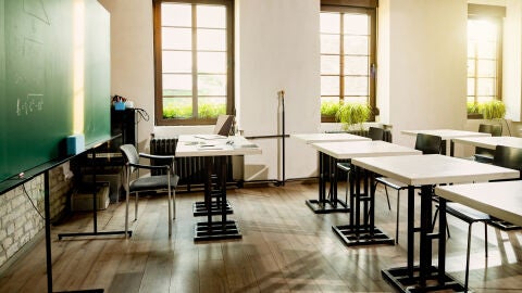 Un aula de colegio vac&iacute;a