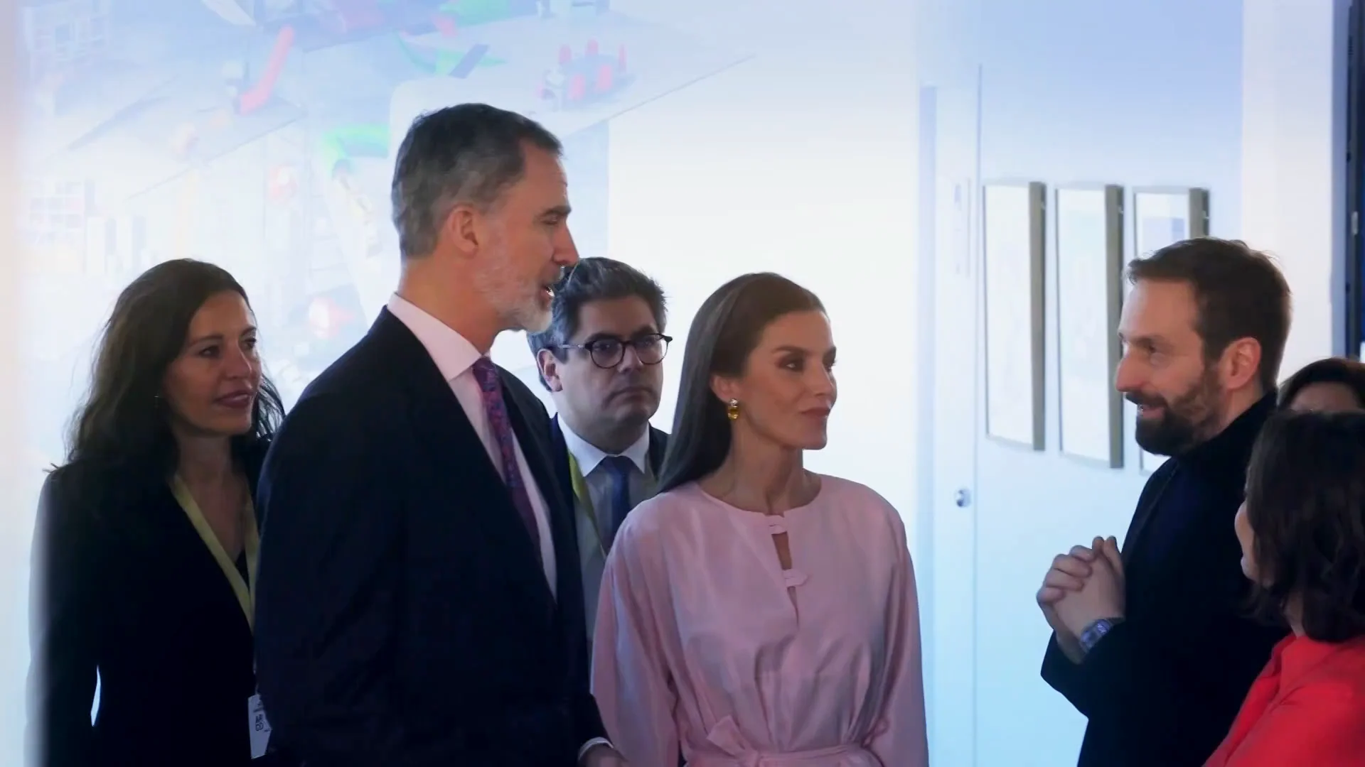 La reina Letizia hace una petición muy especial en la feria ARCO, que ha visitado junto al rey Felipe VI La reina Letizia hace una petición muy especial en la feria ARCO, que ha visitado junto al rey Felipe VI