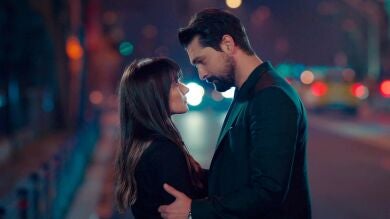 Zeynep y Alihan...¡a punto de besarse! 