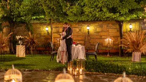 Fikret y Zeynep en el capítulo '140' de 'Tierra Amarga'. Fikret y Zeynep en el capítulo '140' de 'Tierra Amarga'.