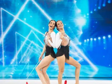 Ana Guerra y Almudena Cid enamoran con un espectacular número de gimnasia rítmica Ana Guerra y Almudena Cid enamoran con un espectacular número de gimnasia rítmica