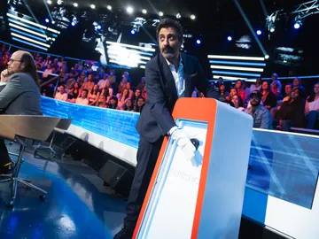 Juan del Val interrumpe la victoria de Rosa y pulsa el botón de la injusticia: “Primero lo voy a pulsar y luego te argumento porqué” Juan del Val interrumpe la victoria de Rosa y pulsa el botón de la injusticia: “Primero lo voy a pulsar y luego te argumento porqué”