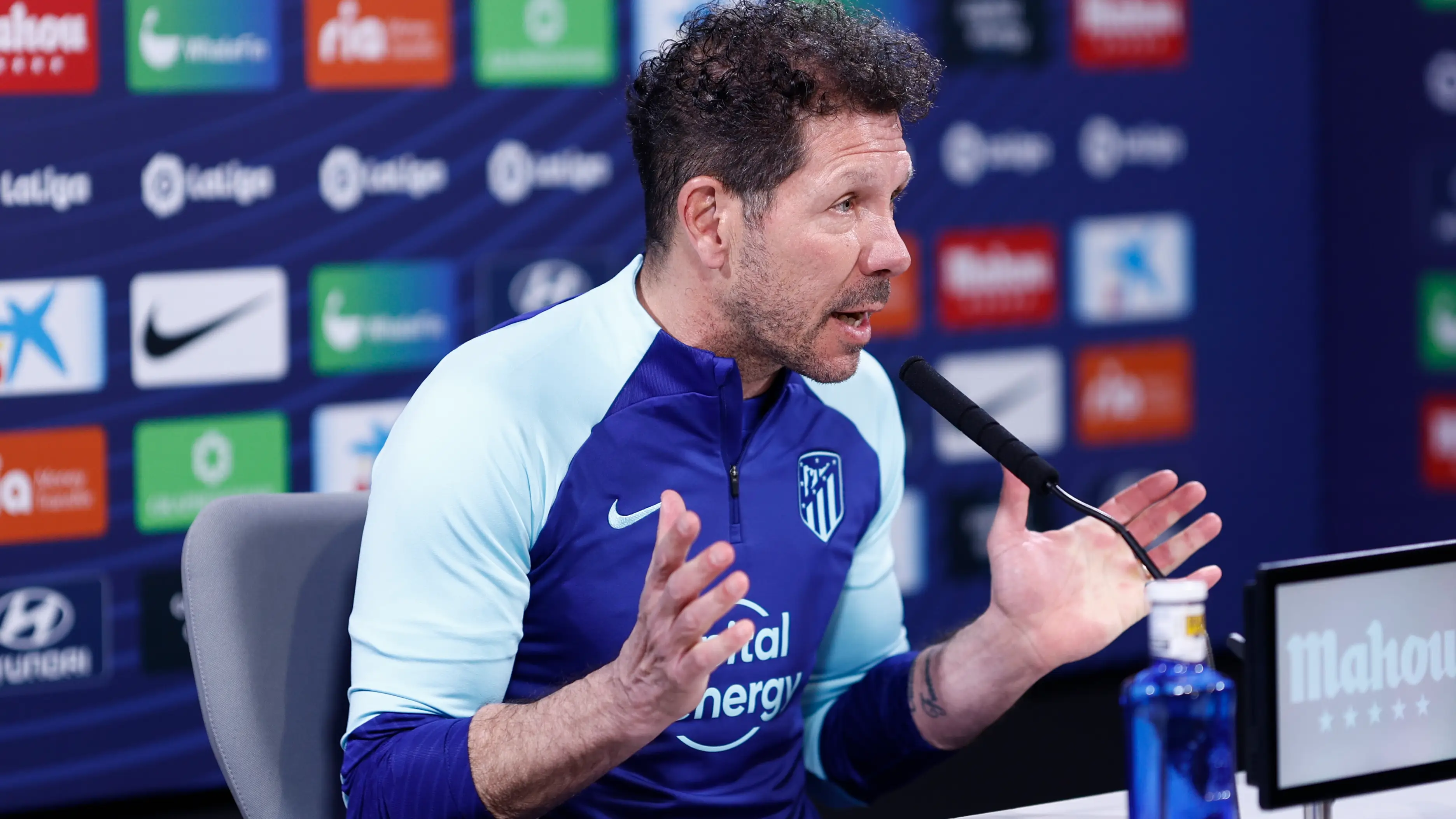Simeone atiende a los medios de comunicaci&oacute;n 