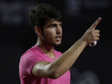 Carlos Alcaraz, durante su partido ante Fabio Fognini 