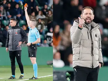 Iglesias Villanueva expulsando a un jugador del Elche y Pablo Machín quejándose de una decisión arbitral Iglesias Villanueva expulsando a un jugador del Elche y Pablo Machín quejándose de una decisión arbitral