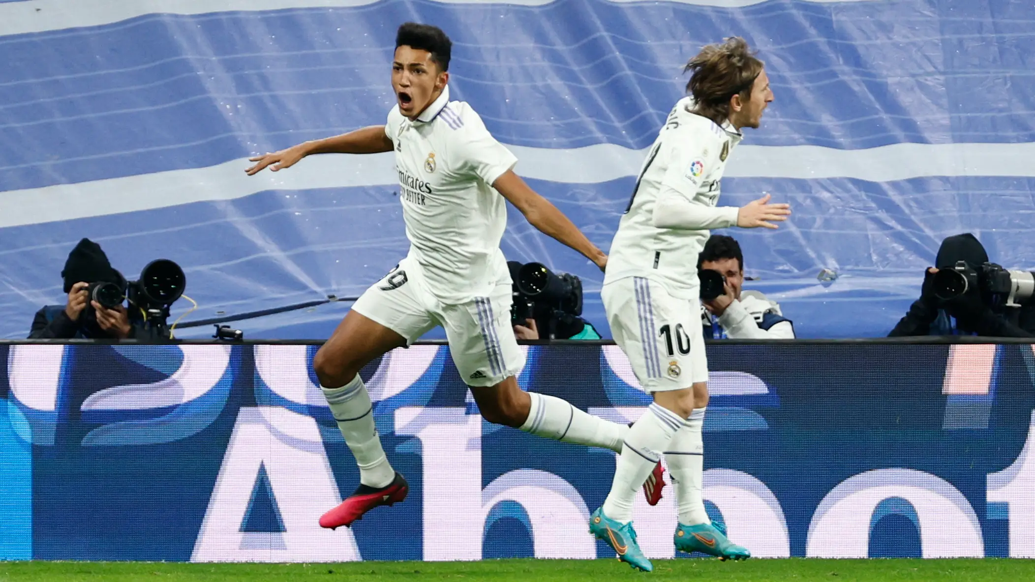 &Aacute;lvaro Rodr&iacute;guez celebra su gol ante el Atl&eacute;tico