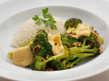 Rico y saludable: Arguiñano elabora brócoli con queso y arroz con “ingredientes de andar por casa”