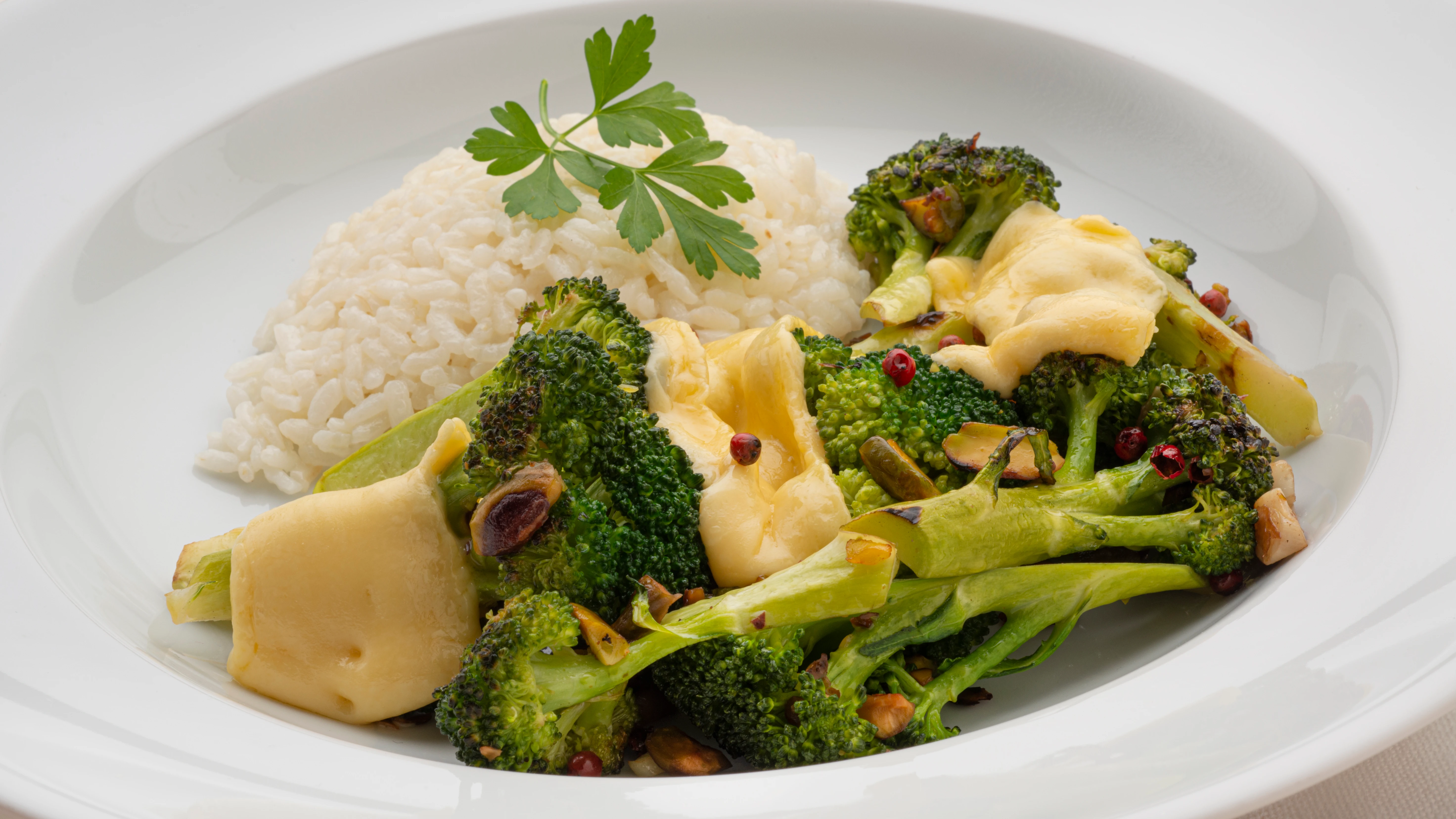 Rico y saludable: Arguiñano elabora brócoli con queso y arroz con “ingredientes de andar por casa” Rico y saludable: Arguiñano elabora brócoli con queso y arroz con “ingredientes de andar por casa”