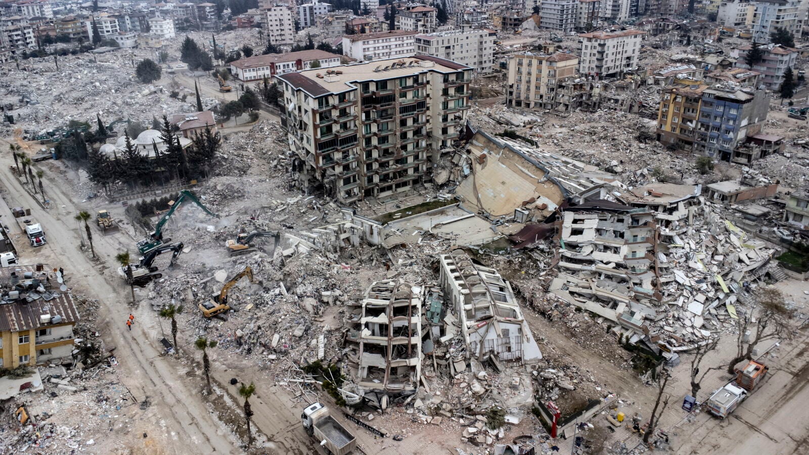 Al menos un muerto y 110 heridos por un nuevo terremoto en el sureste de Turquía