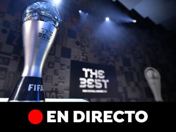 Imagen del trofeo The Best 2022 de la FIFA