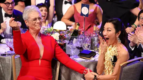 Jamie Lee Curtis y Michelle Yeoh Jamie Lee Curtis y Michelle Yeoh