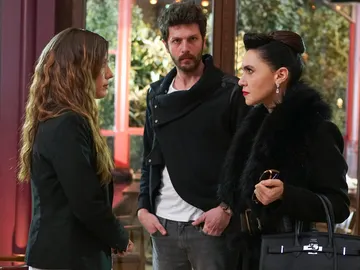 Ender obliga a que despidan a Yildiz del restaurante: “No quiero verla aquí nunca más” Ender obliga a que despidan a Yildiz del restaurante: “No quiero verla aquí nunca más”