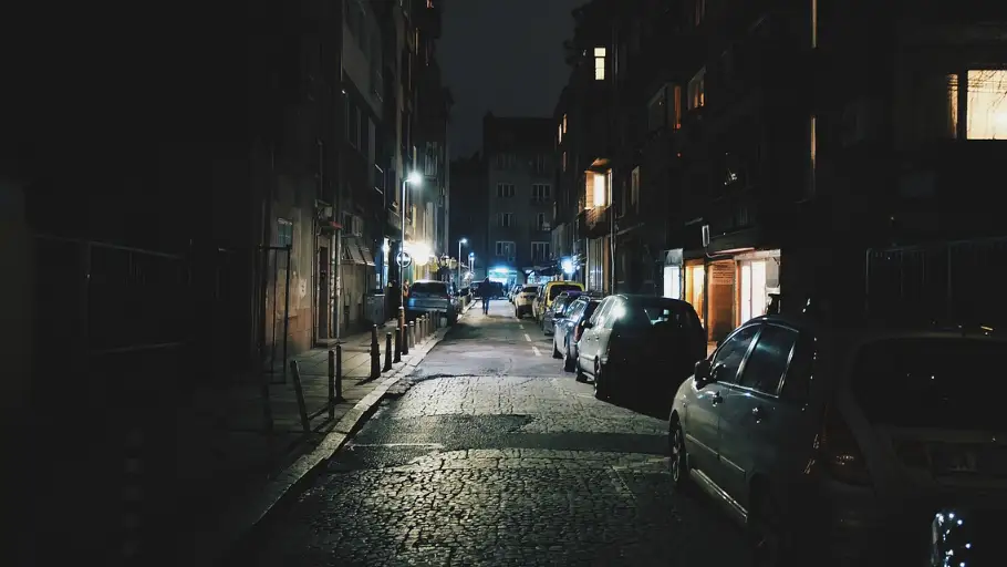 Imagen de una calle de noche Imagen de una calle de noche