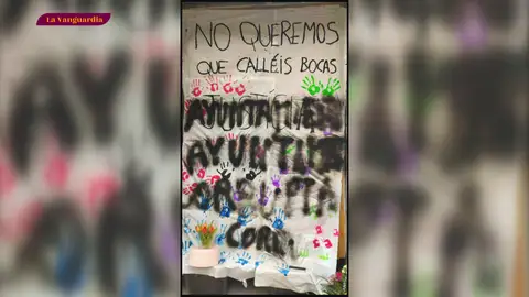 Aparecen pintadas en el altar en memoria de Alana, una de las gemelas que saltaron desde un tercer piso en Sallent Aparecen pintadas en el altar en memoria de Alana, una de las gemelas que saltaron desde un tercer piso en Sallent