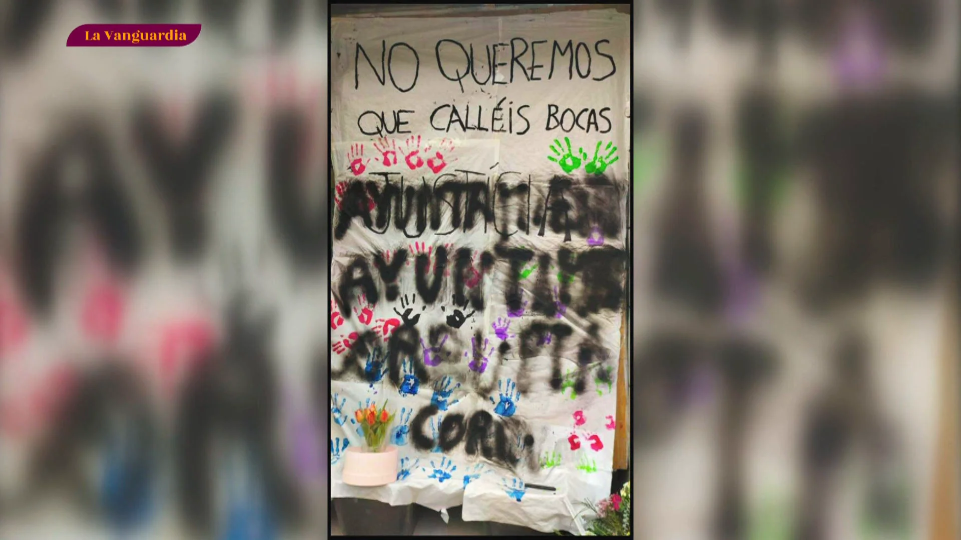 Aparecen pintadas en el altar en memoria de Alana, una de las gemelas que saltaron desde un tercer piso en Sallent