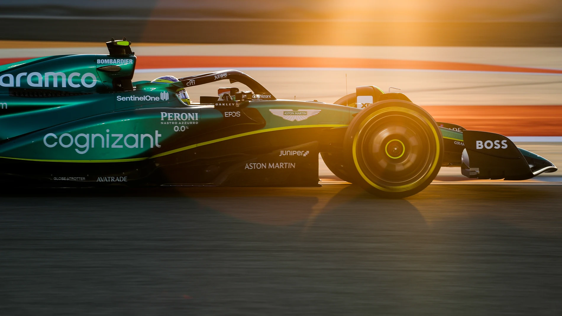 El Aston Martin de Fernando Alonso, rodando en Bahréin