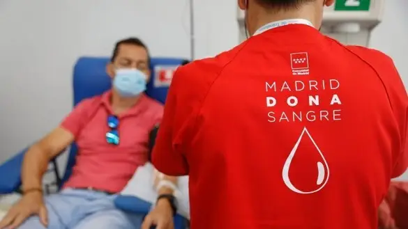 Imagen de una persona donando sangre en la Comunidad de Madrid Imagen de una persona donando sangre en la Comunidad de Madrid