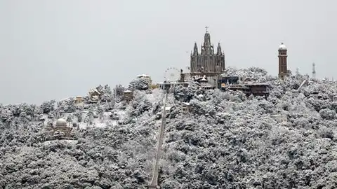 Imagen del Tibidabo nevado Imagen del Tibidabo nevado