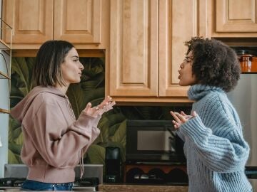 Dos mujeres discuten