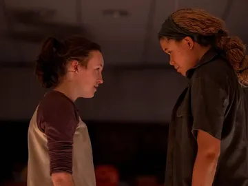 Bella Ramsey y Storm Reid como Ellie y Riley en 'The Last of Us' Bella Ramsey y Storm Reid como Ellie y Riley en 'The Last of Us'