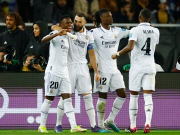 David Alaba celebra un gol con sus compañeros durante la final del Mundial de Clubes