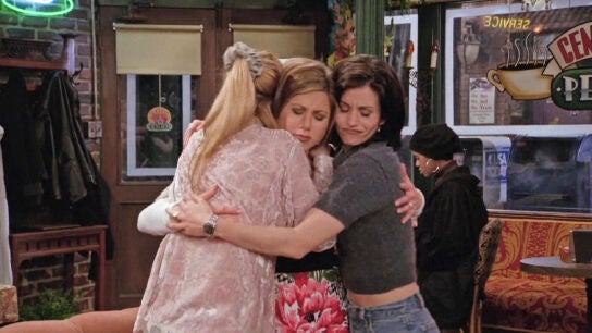 Jennifer Aniston, Lisa Kudrow y Courteney Cox como Rcahel, Phoebe y Monica en 'Friends'