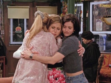 Jennifer Aniston, Lisa Kudrow y Courteney Cox como Rcahel, Phoebe y Monica en 'Friends'