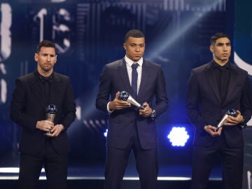 Leo Messi, Kylian Mbappé y Achraf Hakimi, en la gala del The Best de la FIFA