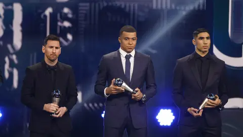 Leo Messi, Kylian Mbappé y Achraf Hakimi, en la gala del The Best de la FIFA Leo Messi, Kylian Mbappé y Achraf Hakimi, en la gala del The Best de la FIFA