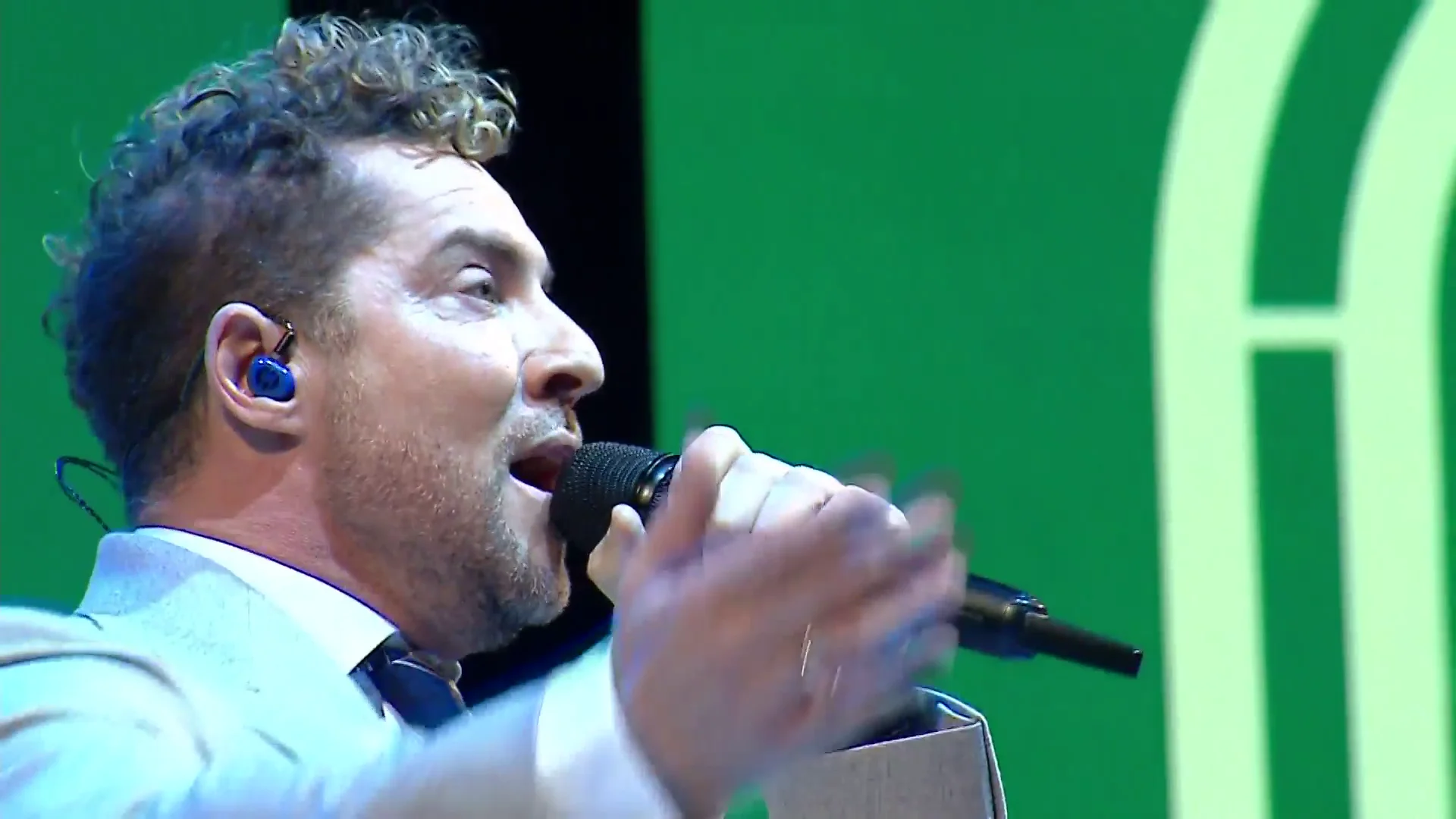 David Bisbal canta el himno de Andaluc&iacute;a 