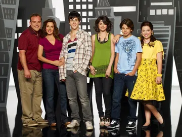 David Henrie, Jake T. Austin, Selena Gomez, David DeLuise, Jennifer Stone y Maria Canals-Barrera en los 'Magos de Waverly Place' David Henrie, Jake T. Austin, Selena Gomez, David DeLuise, Jennifer Stone y Maria Canals-Barrera en los 'Magos de Waverly Place'